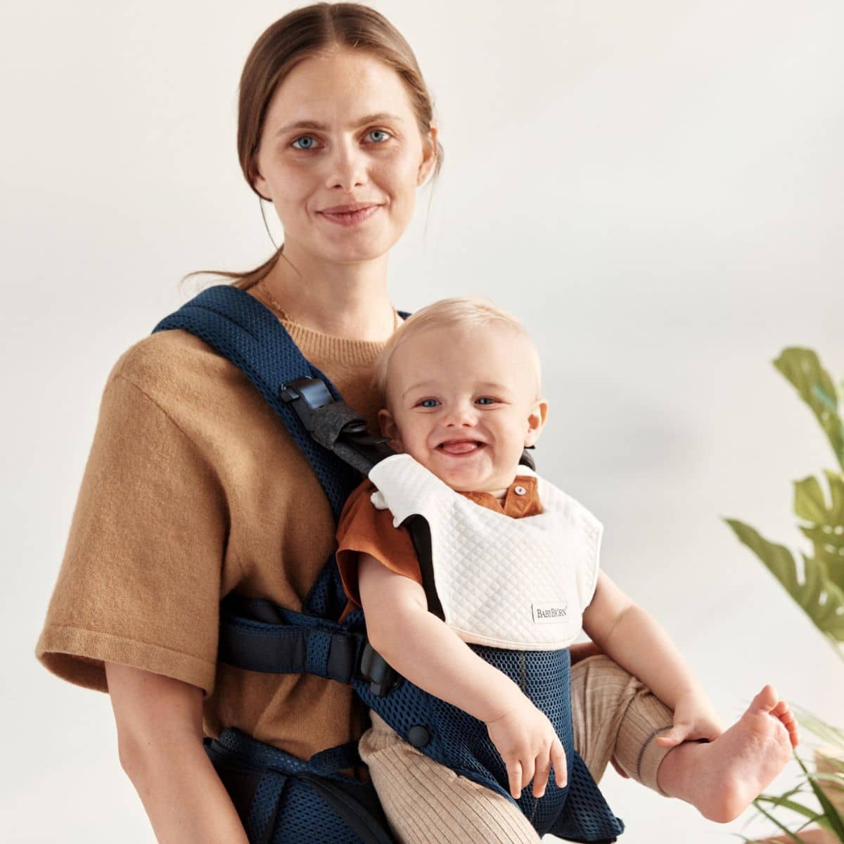 BabyBjorn Bib for Baby Carrier Harmony - Image 3