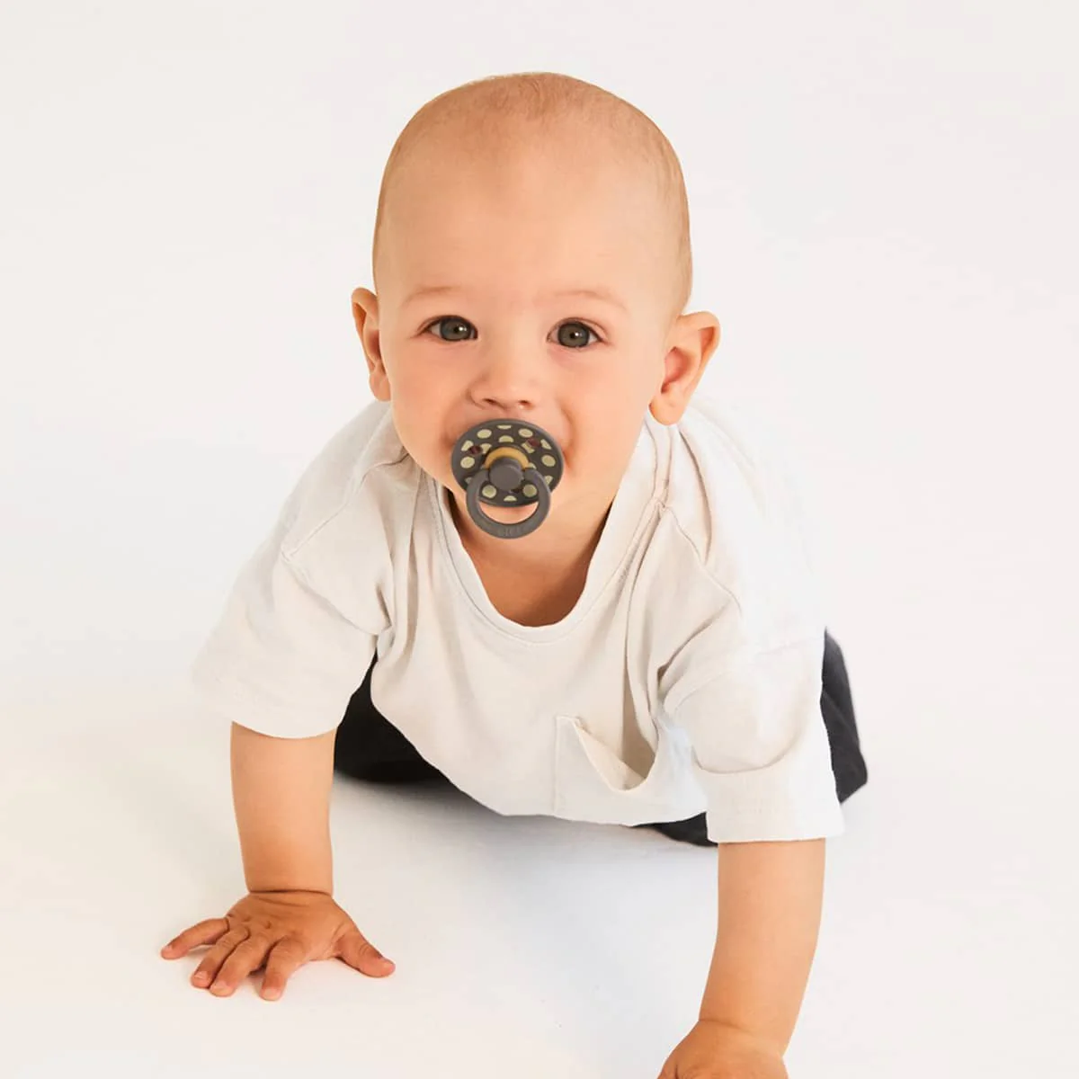BIBS Polka Studio Colour Dummies - Round | Size 2 | Latex - Image 2