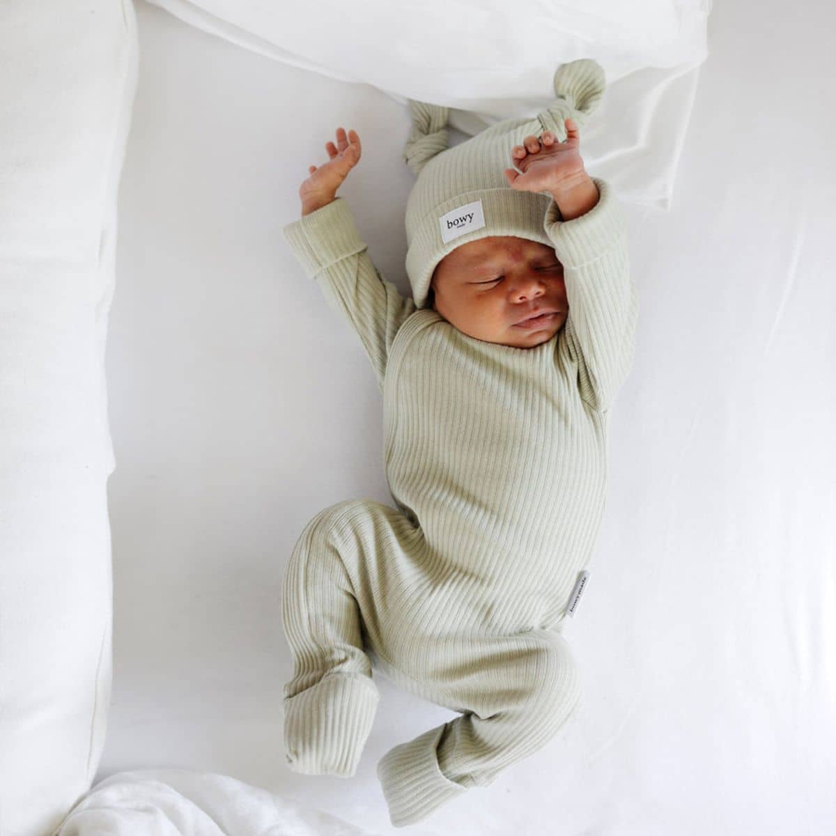 Bowy Made Ribbed Cotton Onesie - Clover - Image 3