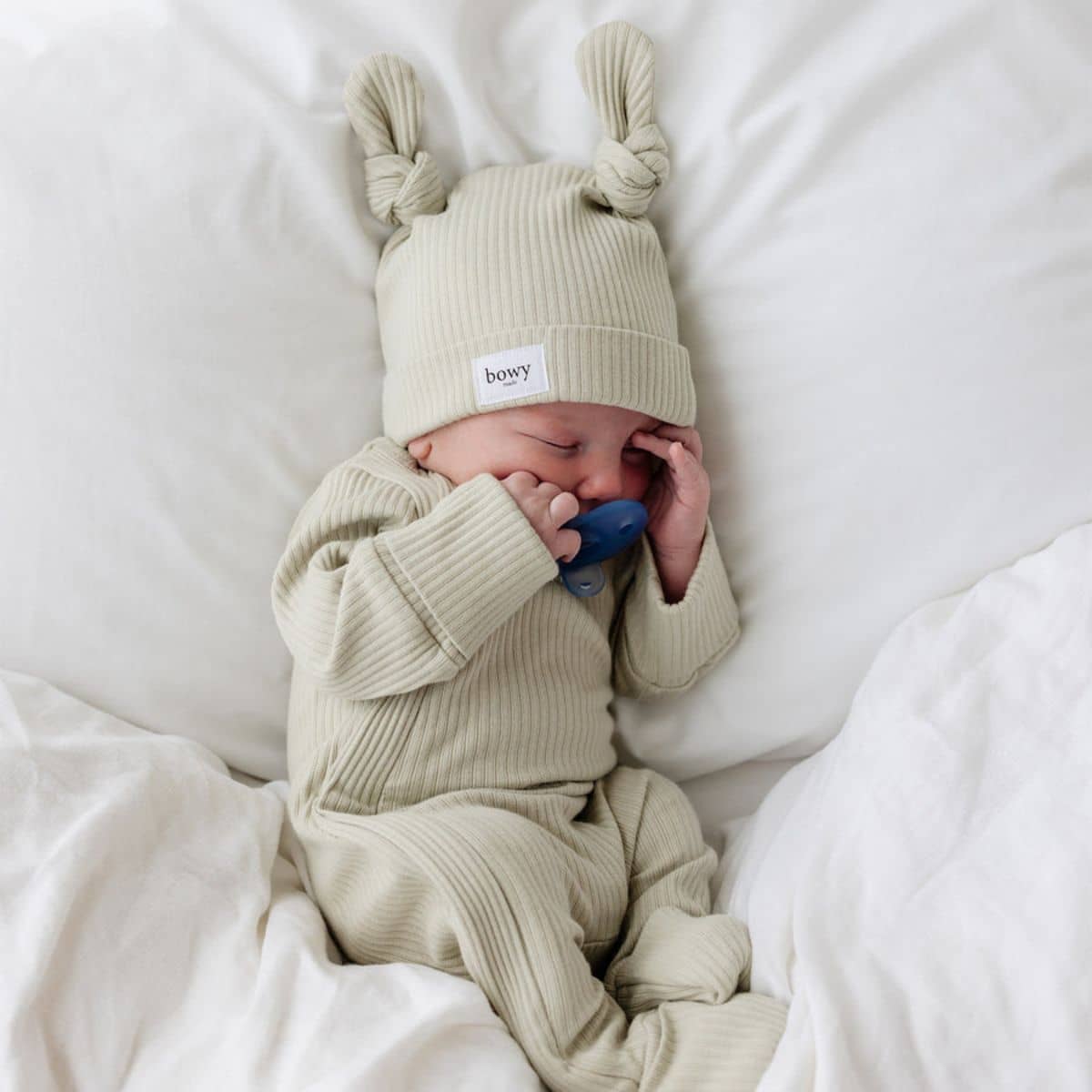 Bowy Made Ribbed Cotton Onesie - Clover - Image 4