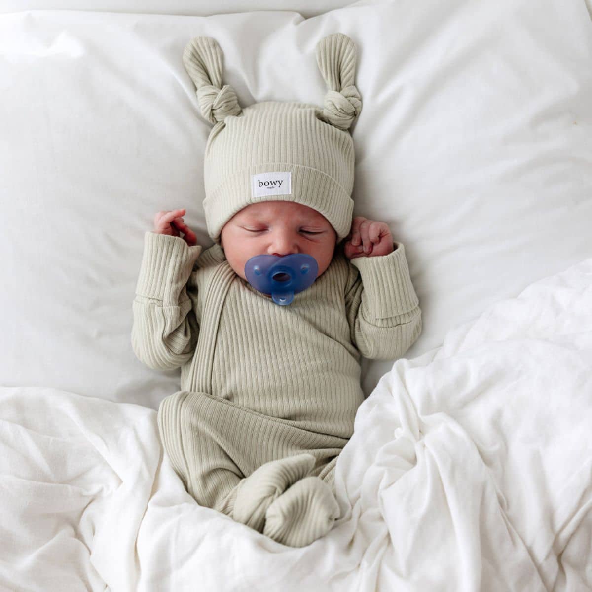 Bowy Made Ribbed Cotton Onesie - Clover - Image 5