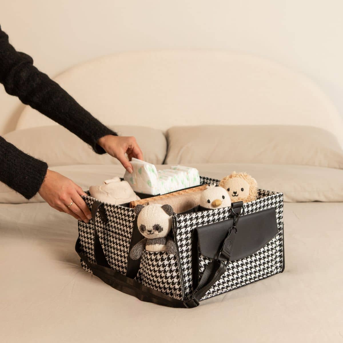 Bunnie Caddie Deluxe Nappy Organiser - Houndstooth Black - Image 7