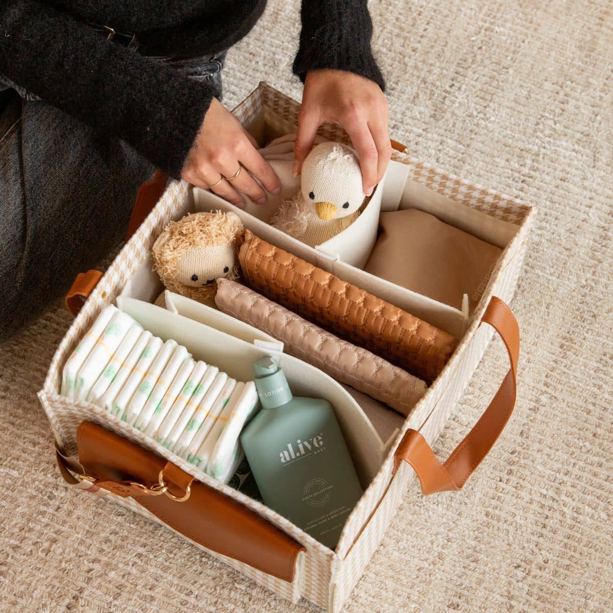 Bunnie Caddie Deluxe Nappy Organiser - Houndstooth Tan - Image 7