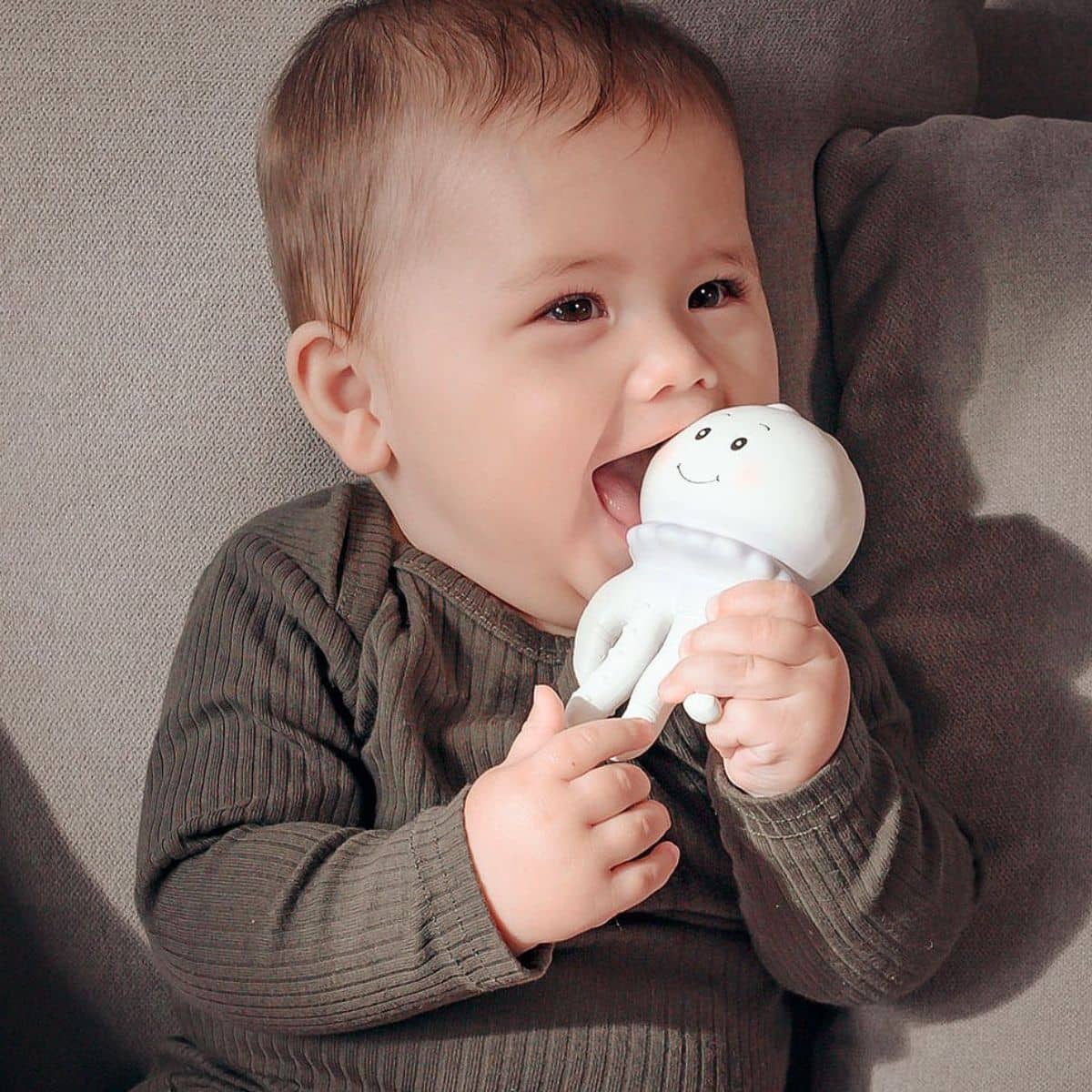 Chabil Zodiac Star Sign Natural Rubber Teether - Aquarius - Image 2
