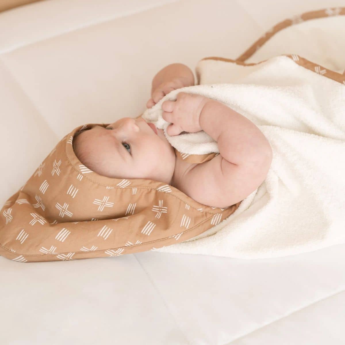 Crane Baby Hooded Towel - Ezra - Image 2