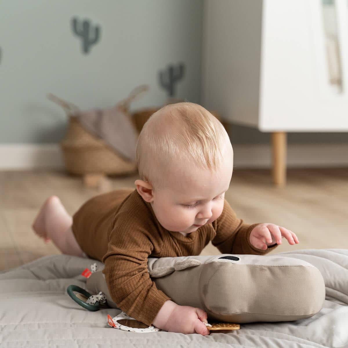 Done by Deer Tummy Time Activity Toy - Croco Sand - Image 2