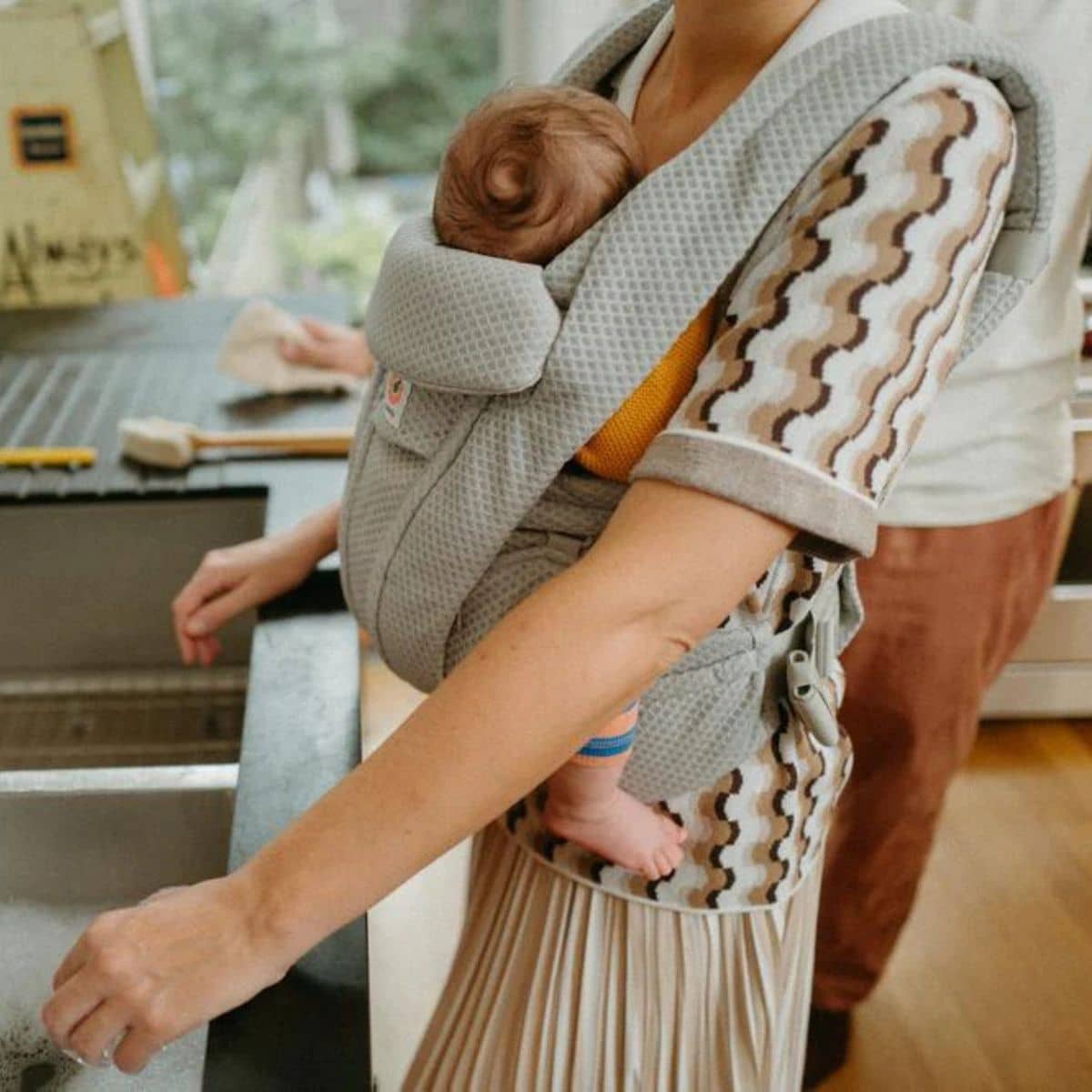 Ergobaby Omni Deluxe Mesh Baby Carrier - Pearl Grey - Image 11