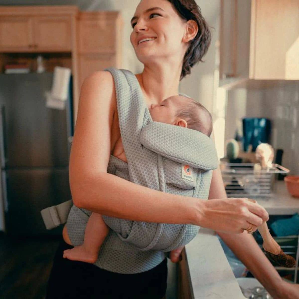 Ergobaby Omni Deluxe Mesh Baby Carrier - Pearl Grey - Image 4