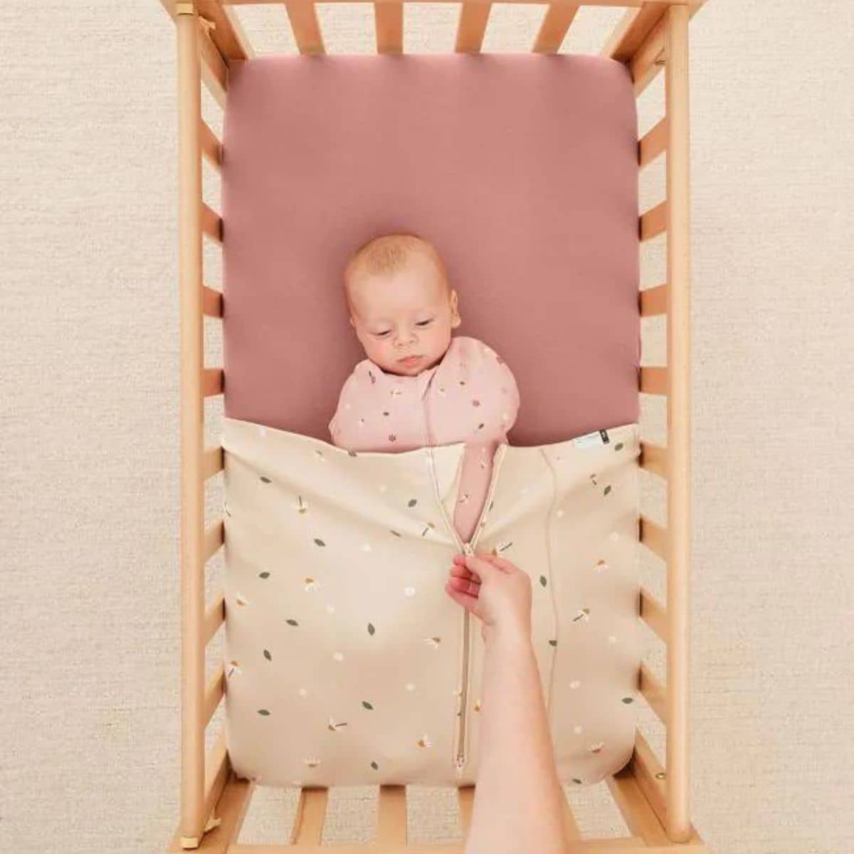 ergopouch HugMe Blanket - 0.2 + 1.0 TOG - Bassinet - Image 4
