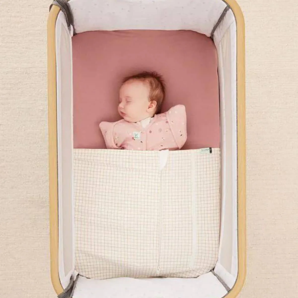 ergopouch HugMe Blanket - 0.2 + 1.0 TOG - Bedside Sleeper - Image 5