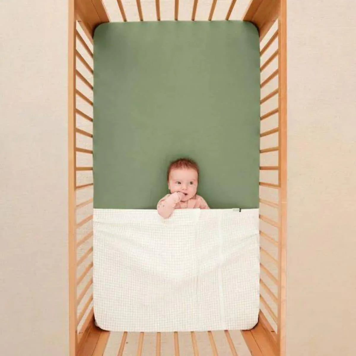 ergopouch HugMe Blanket - 1.0 + 2.5 TOG - Cot - Image 3