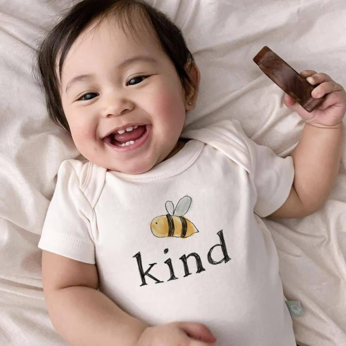 Finn and Emma Organic Short Sleeve Bodysuit - Bee Kind - Image 3