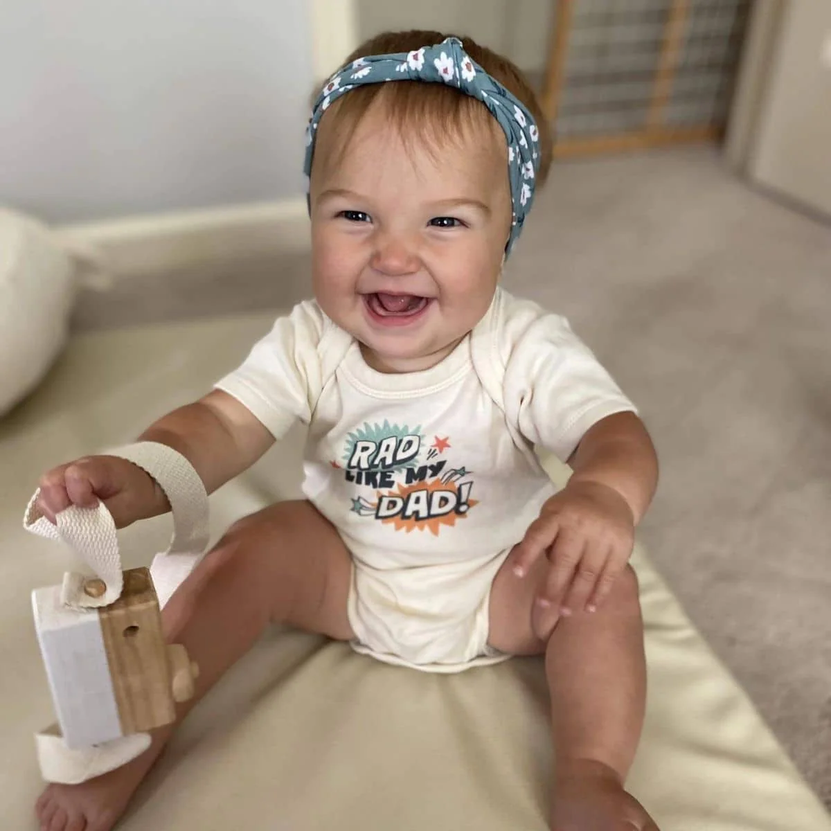 Finn and Emma Organic Short Sleeve Bodysuit - Rad like Dad - Image 2