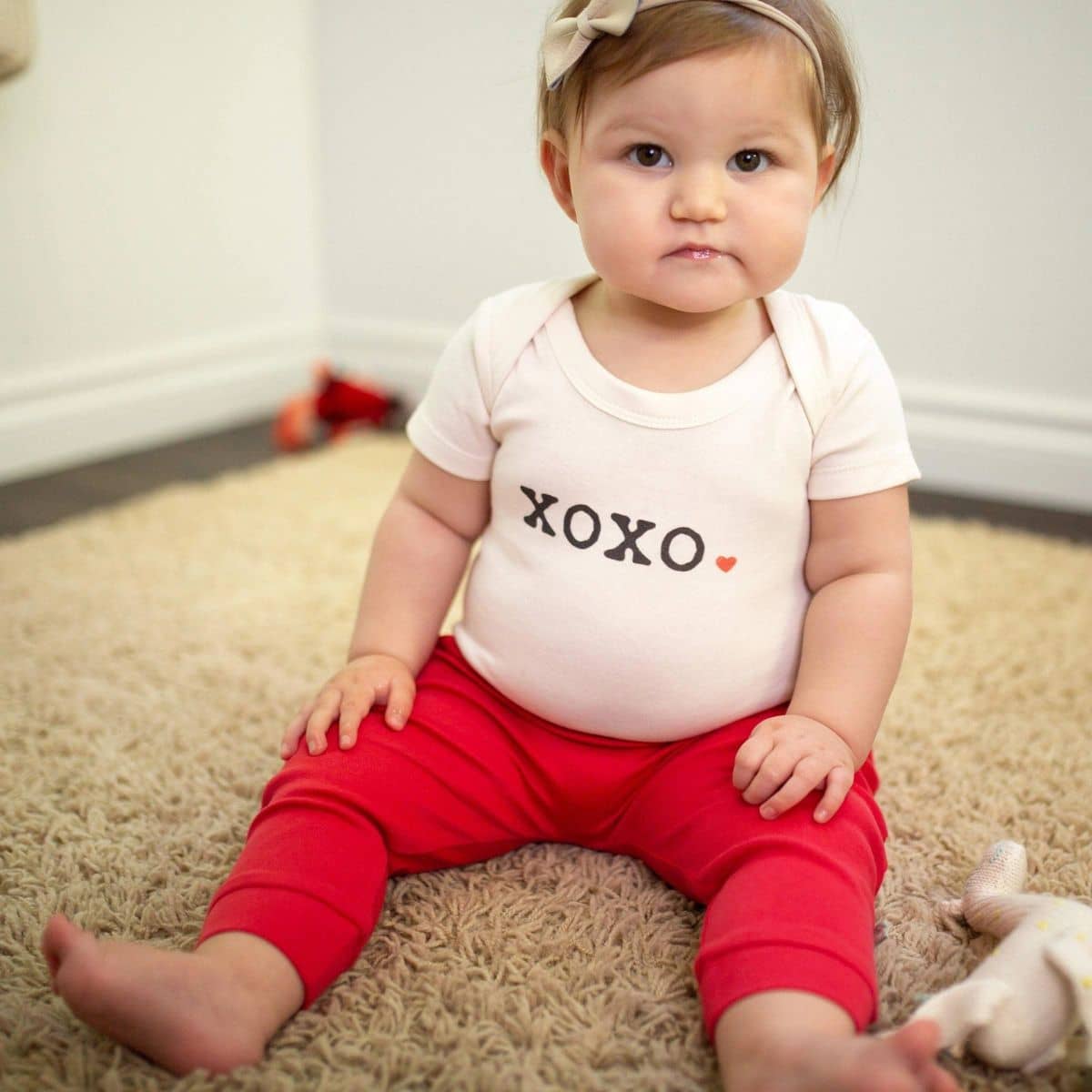 Finn and Emma Organic Short Sleeve Bodysuit - XOXO - Image 2