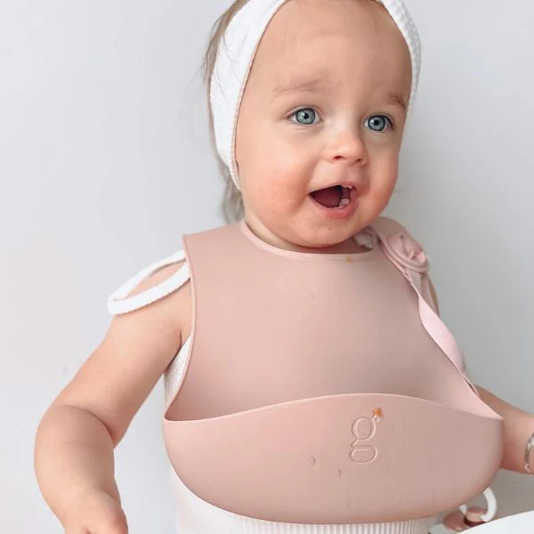 Gigi One Handed Silicone Bib + Accessory Tether - Blush - Image 6
