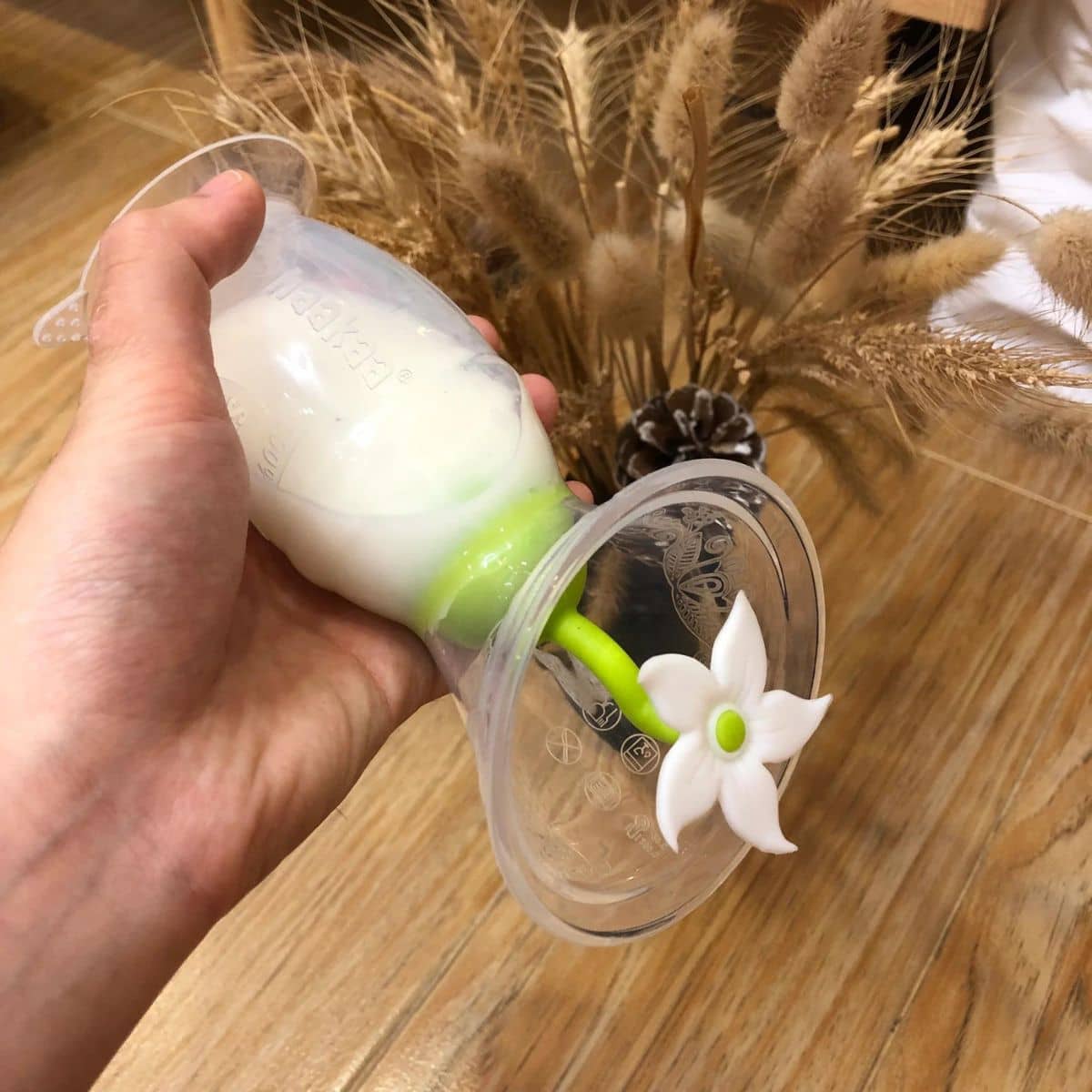 Haakaa Silicone Breast Pump with Suction Base and Flower Stopper - Image 2