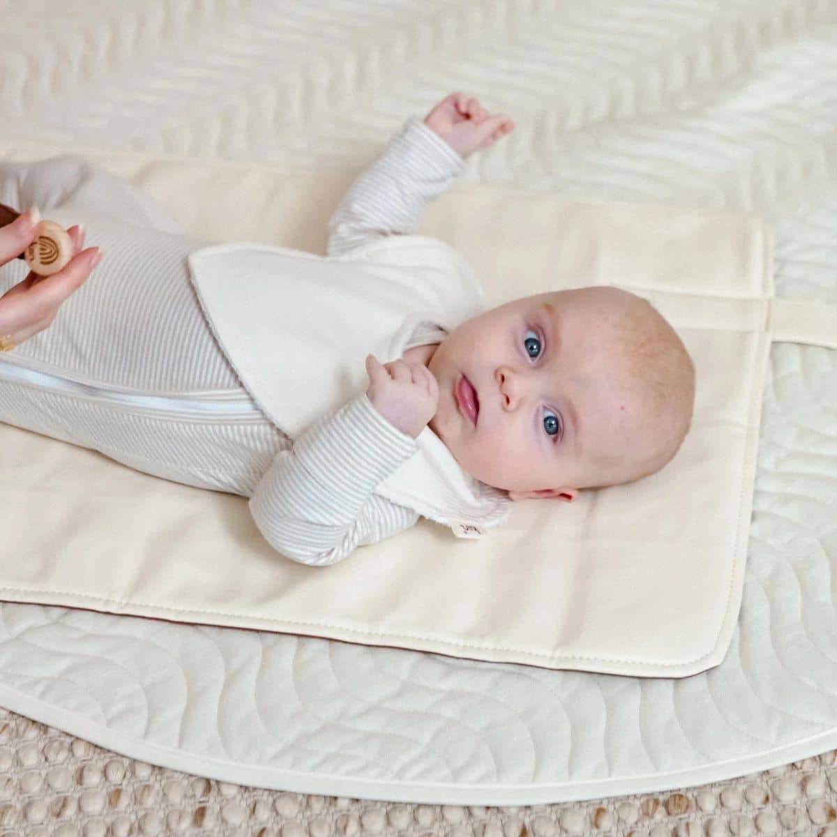 Kiin Baby Luxe Travel Change Mat - Chocolate - Image 2