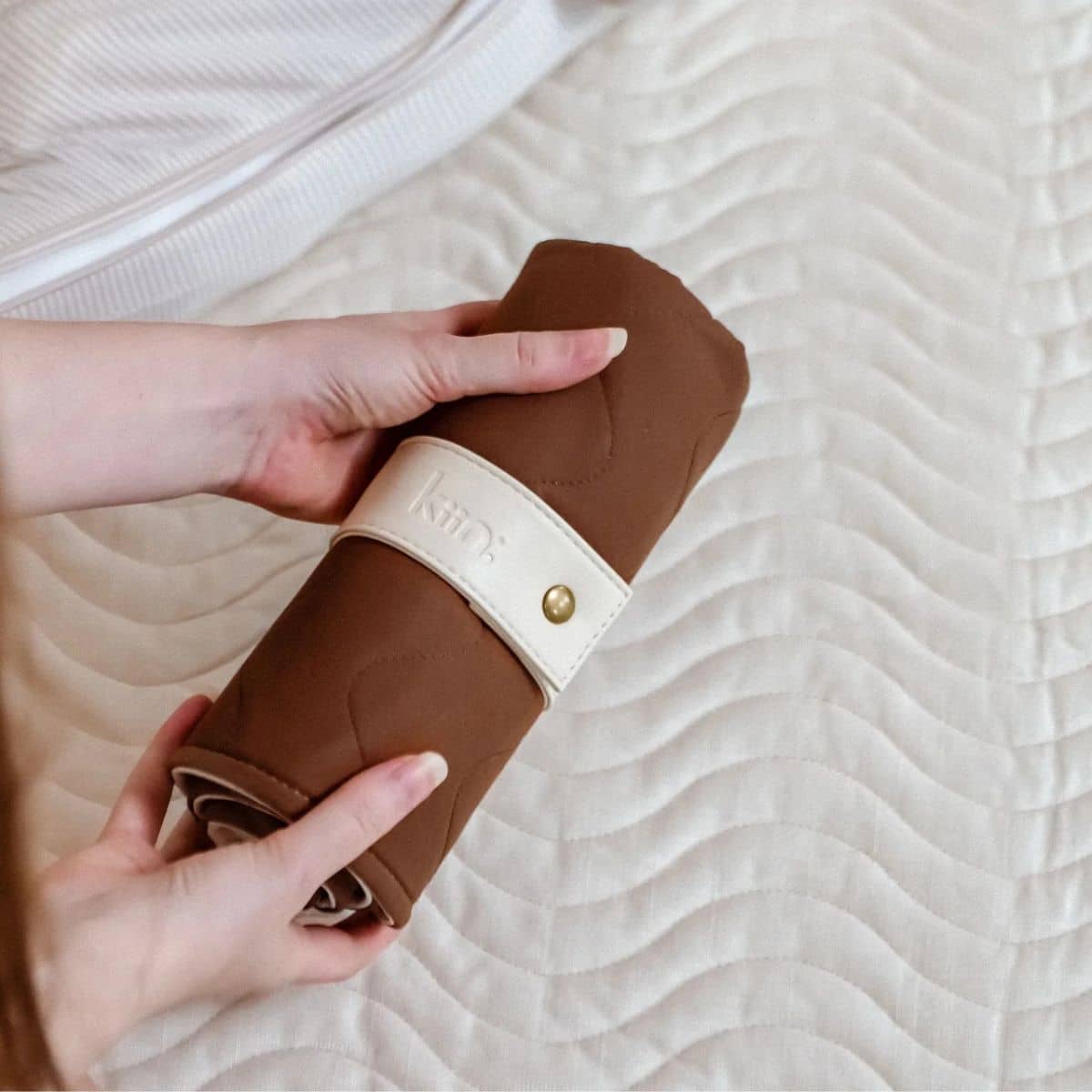 Kiin Baby Luxe Travel Change Mat - Chocolate - Image 3