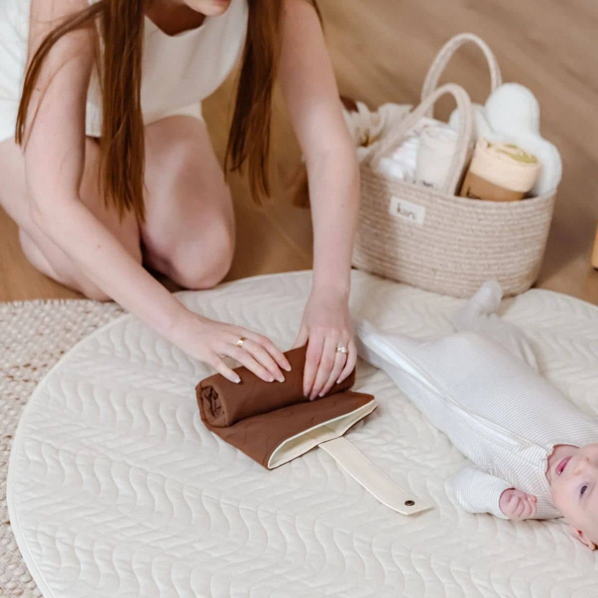 Kiin Baby Luxe Travel Change Mat - Chocolate - Image 6