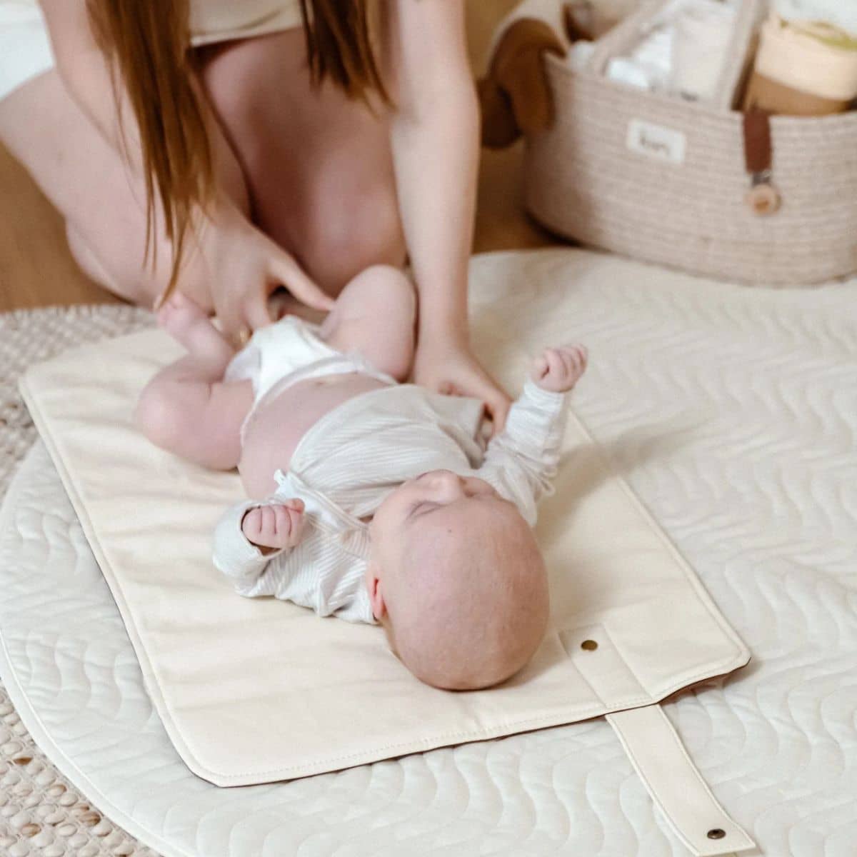 Kiin Baby Luxe Travel Change Mat - Chocolate - Image 8