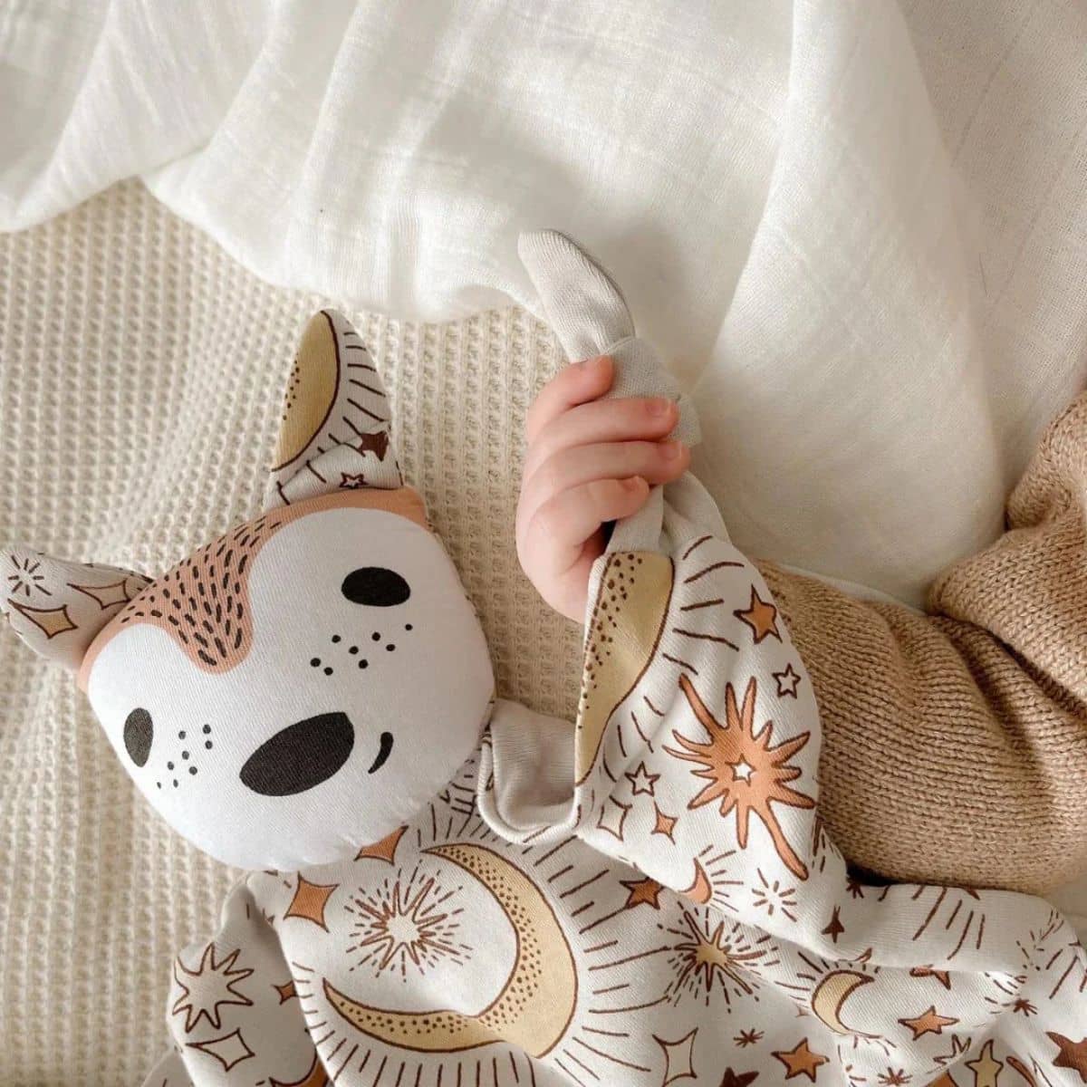 Kippins Organic Cotton Baby Comforter - Wolfie Kippin - Image 2