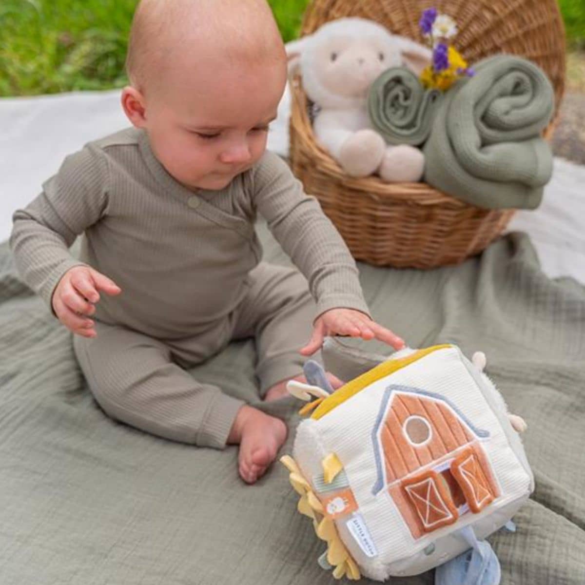 Little Dutch Little Farm Soft Activity Cube - Image 5