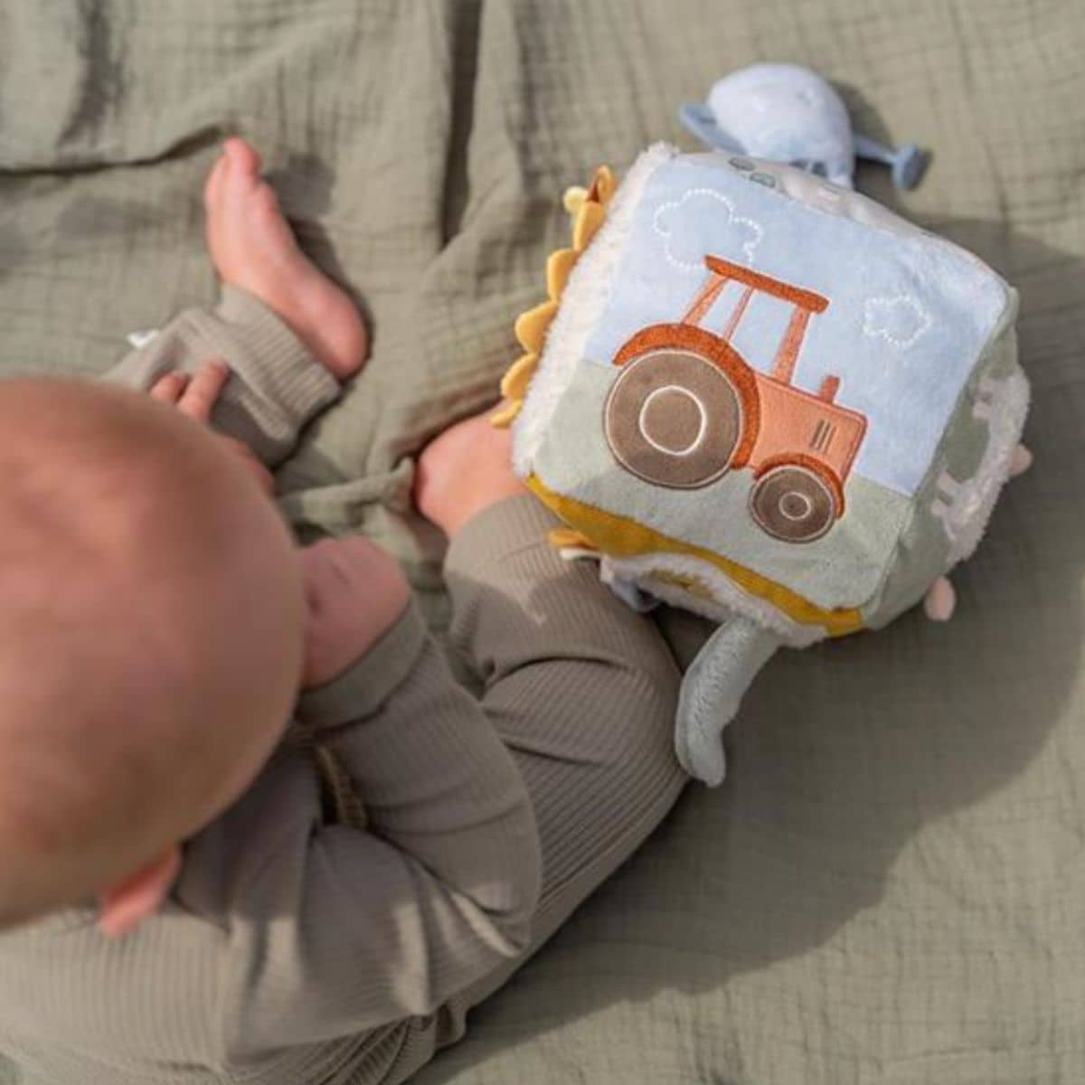 Little Dutch Little Farm Soft Activity Cube - Image 6