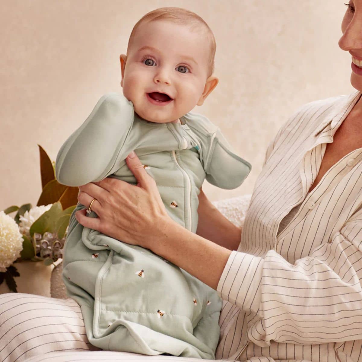Love to Dream Transition Swaddle UP 2.5 TOG Quilted Stretch Cotton - Olive Bees - Image 2