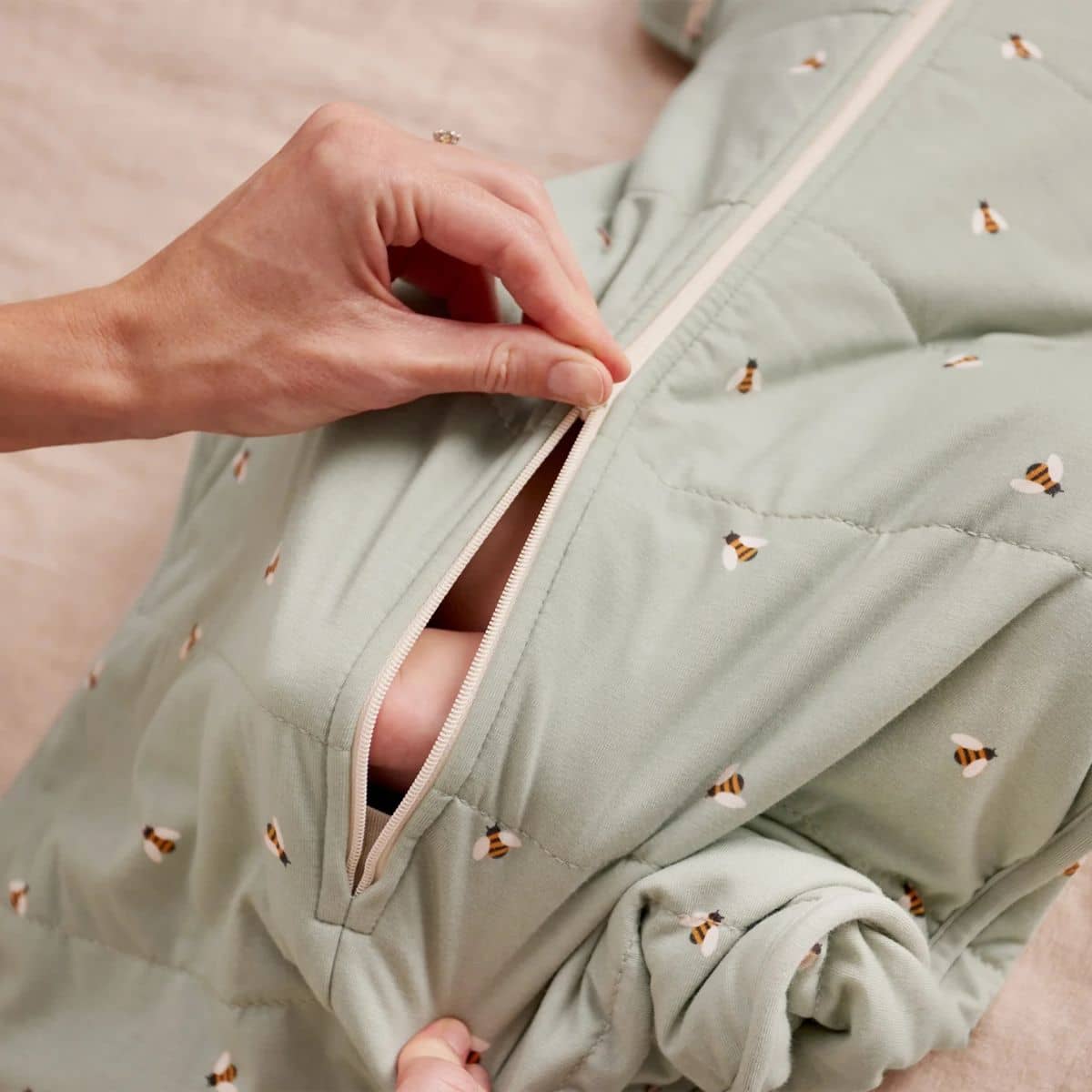 Love to Dream Transition Swaddle UP 2.5 TOG Quilted Stretch Cotton - Olive Bees - Image 5