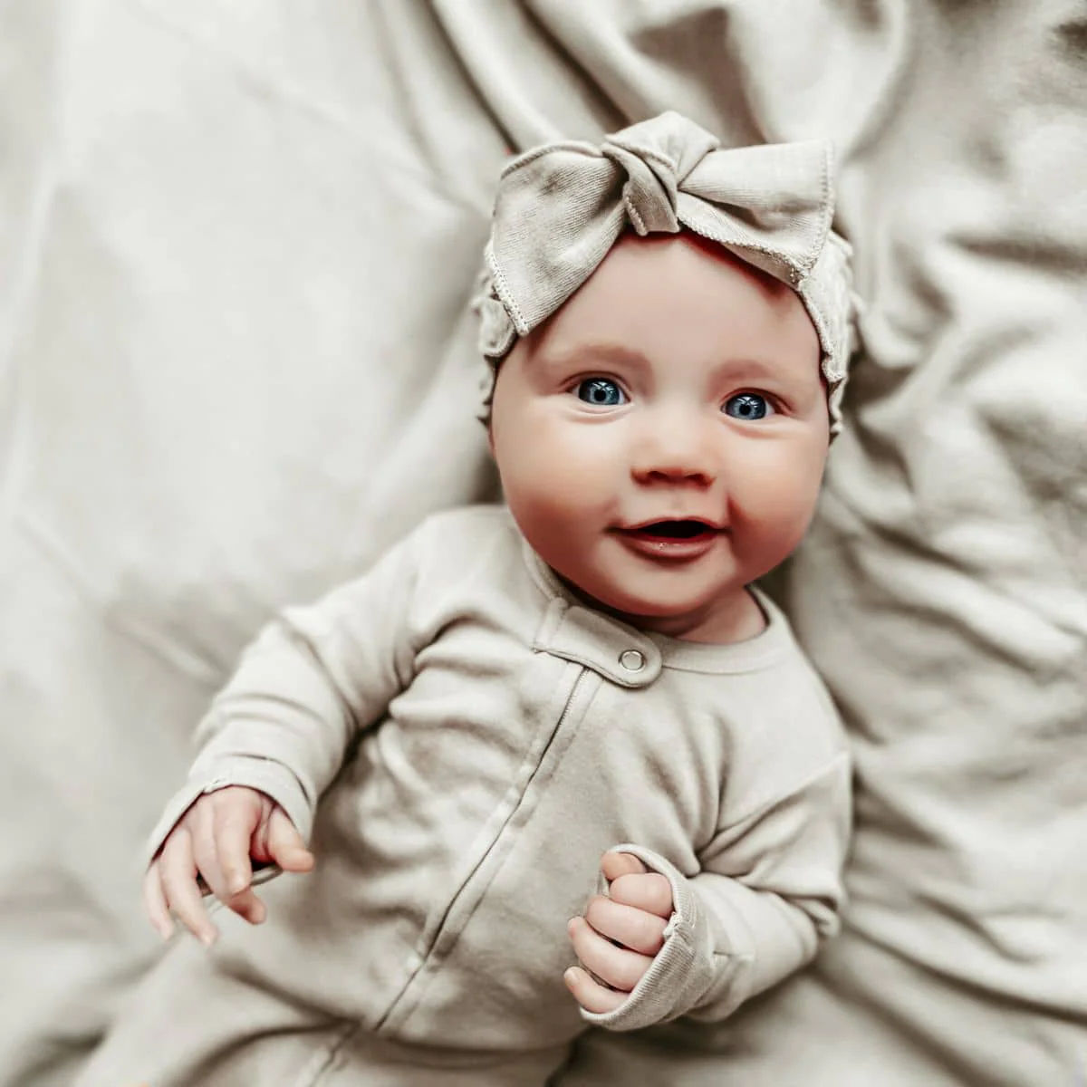 L'ovedbaby Organic Smocked Tie Headband - Stone - Image 3