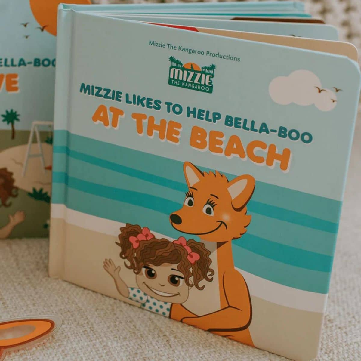Mizzie the Kangaroo - Touch & Feel Book - At the Beach - Image 4