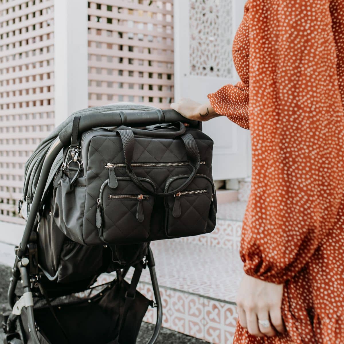 OiOi Carry All Nappy Bag - Black Diamond Quilt - Image 4