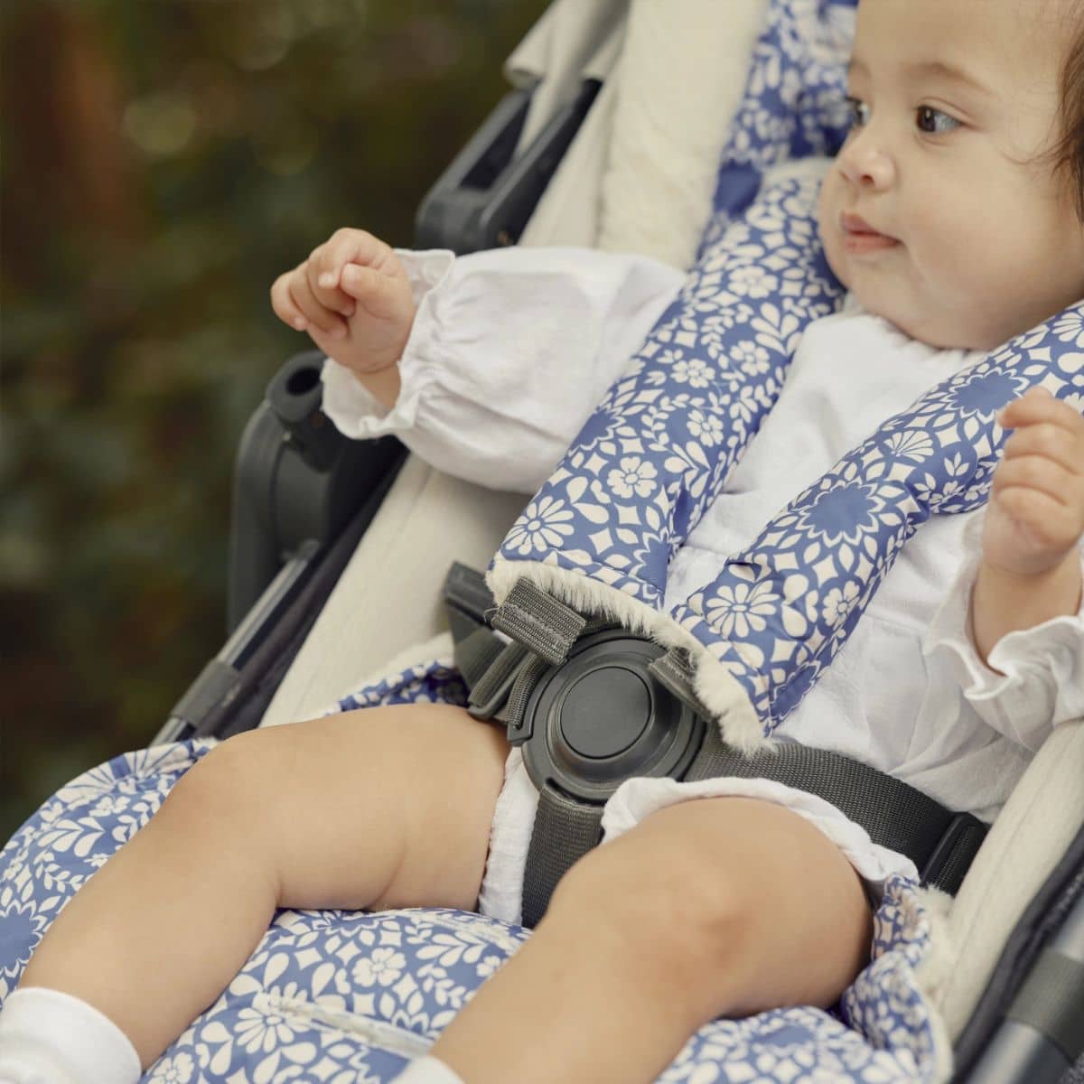 OiOi Reversible Pram Harness Cover Set - Moroccan Tile and Cozy Fleece - Image 2