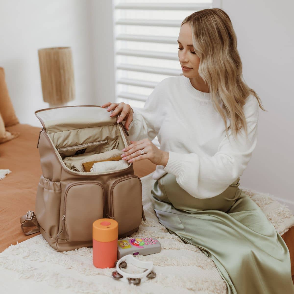 OiOi Signature Nappy Backpack - Oat Vegan Leather - Image 4