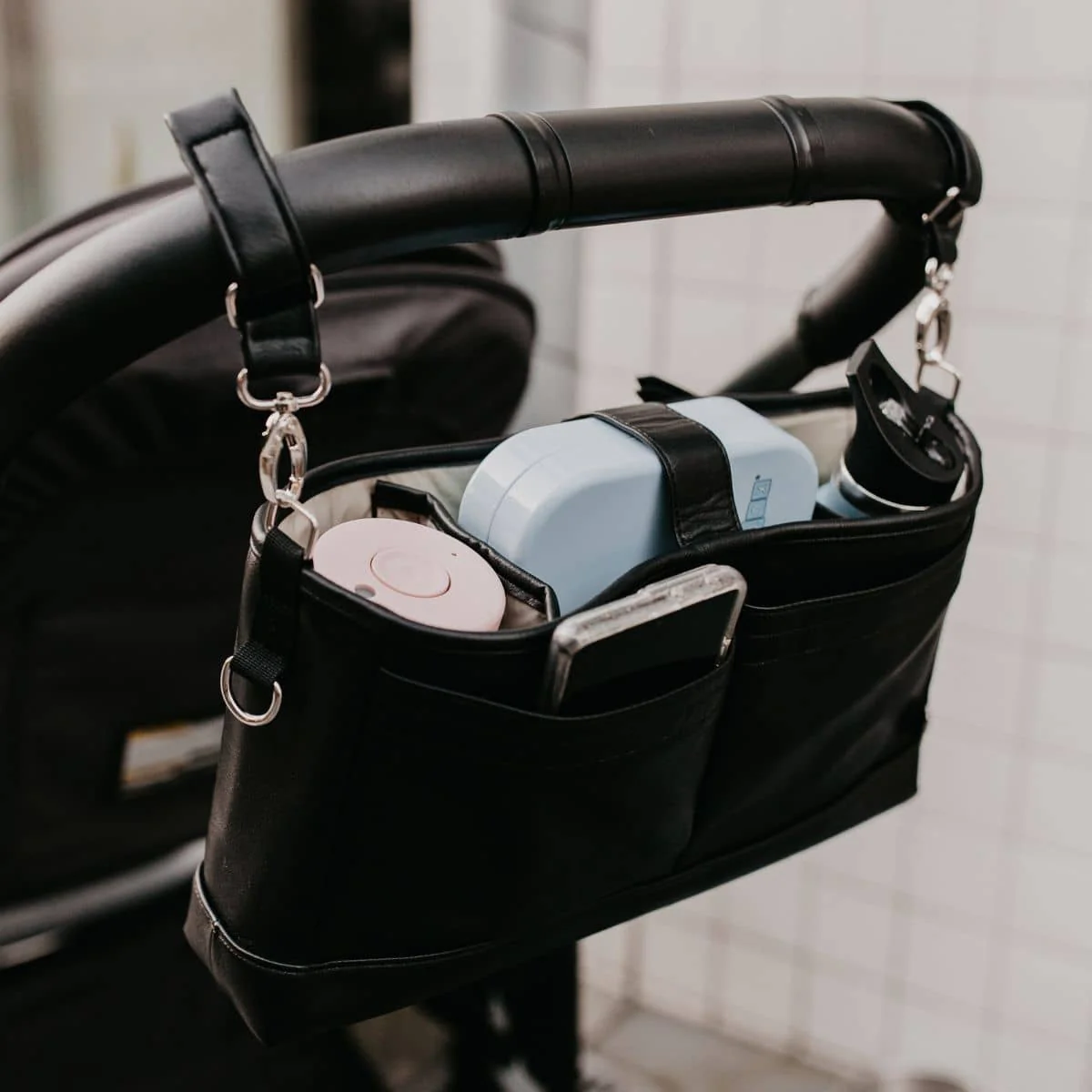 OiOi Stroller Organiser/Pram Caddy - Black Vegan Leather - Image 6