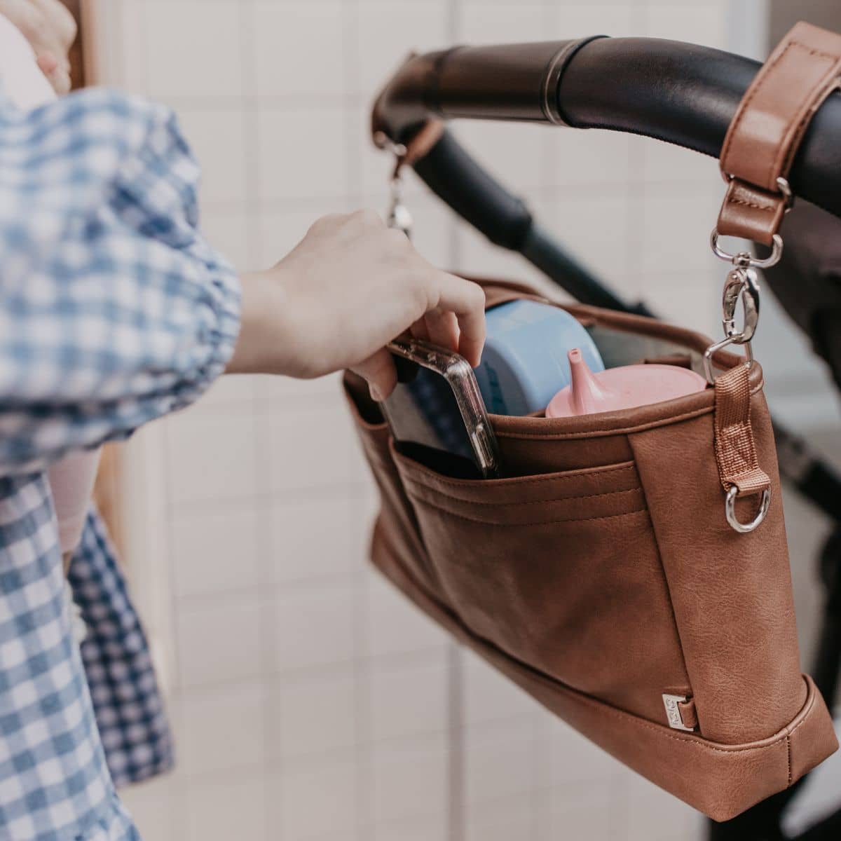 OiOi Stroller Organiser/Pram Caddy - Tan Vegan Leather - Image 5