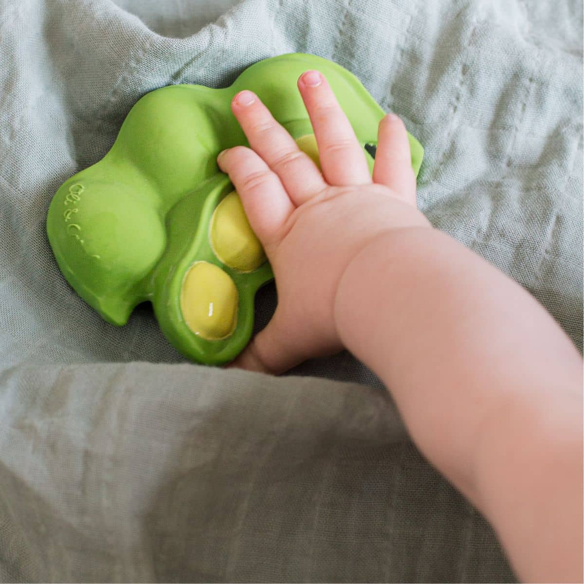 Oli & Carol Natural Rubber Teether - Keiko the Edamame - Image 4