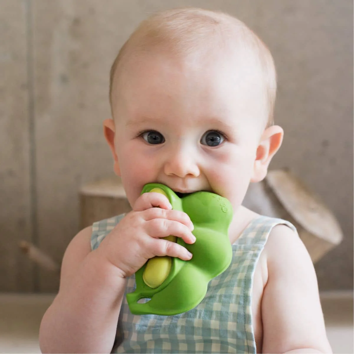 Oli & Carol Natural Rubber Teether - Keiko the Edamame - Image 5