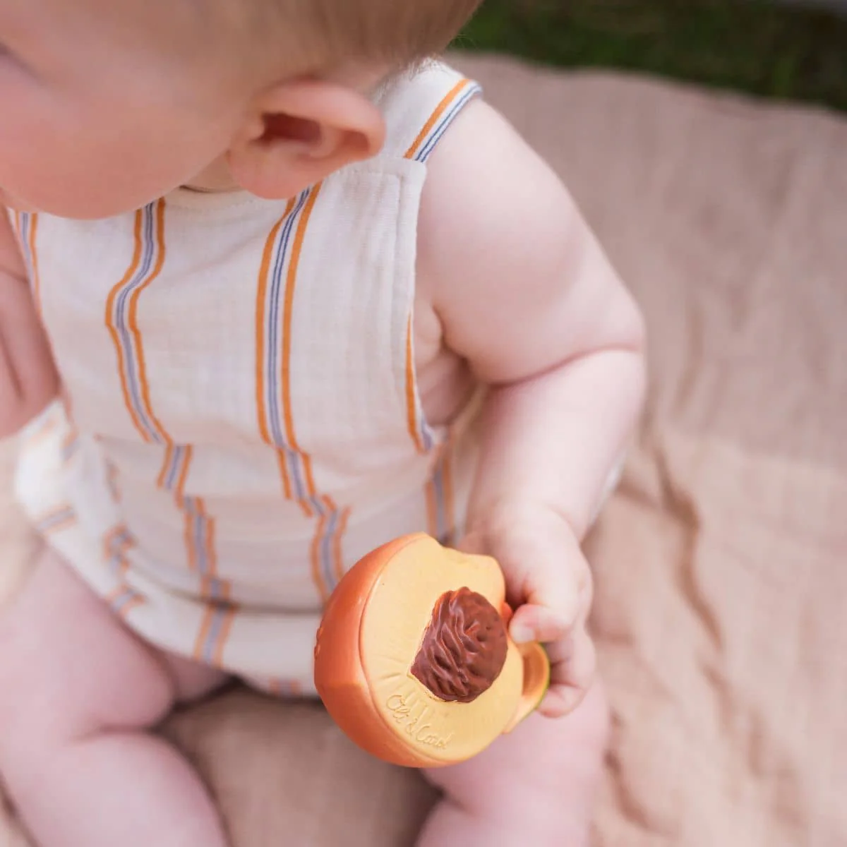 Oli & Carol Natural Rubber Teether - Palm Peach - Image 3