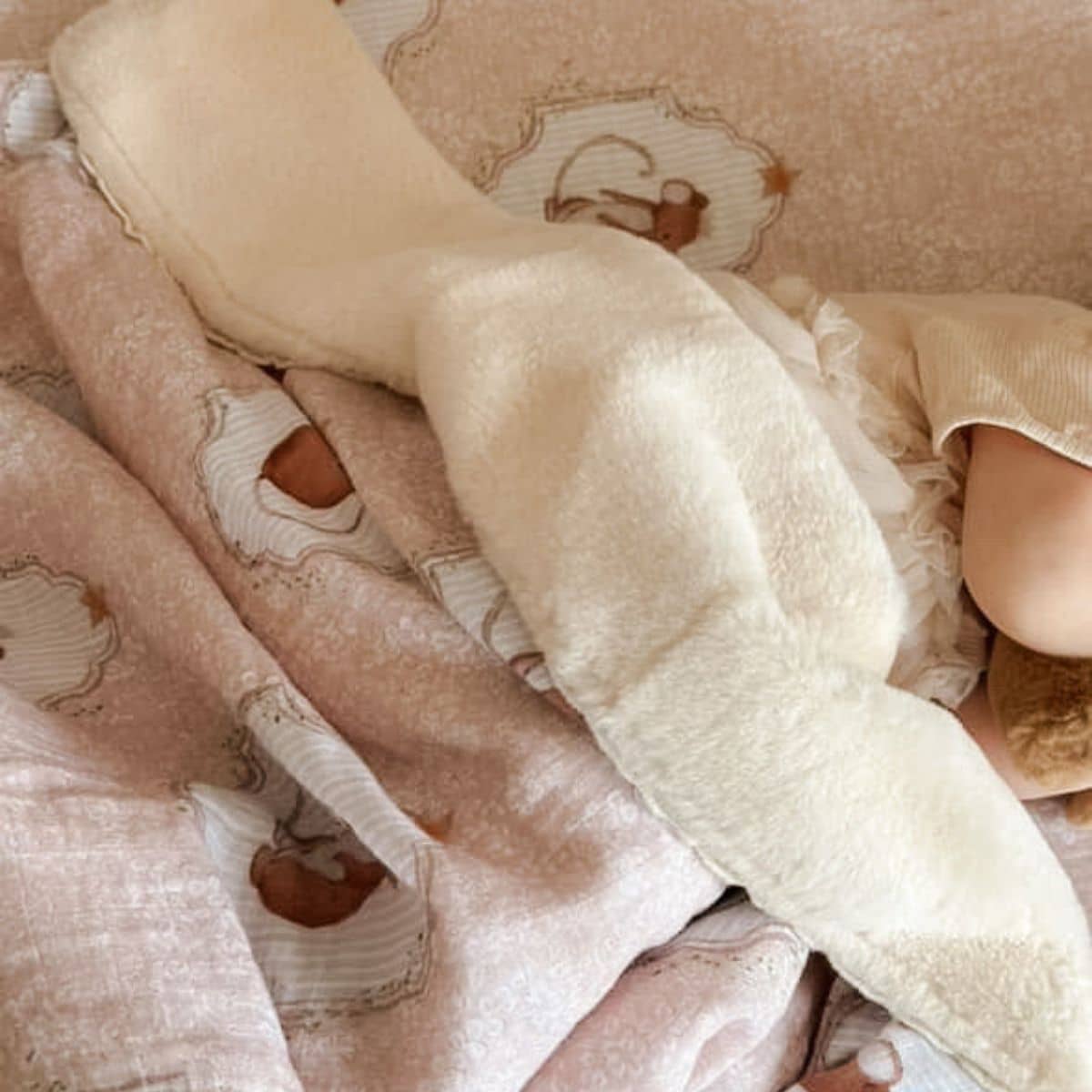 Pop Ya Tot Fur Lined Cot Blanket - Sweet Squeak - Image 2
