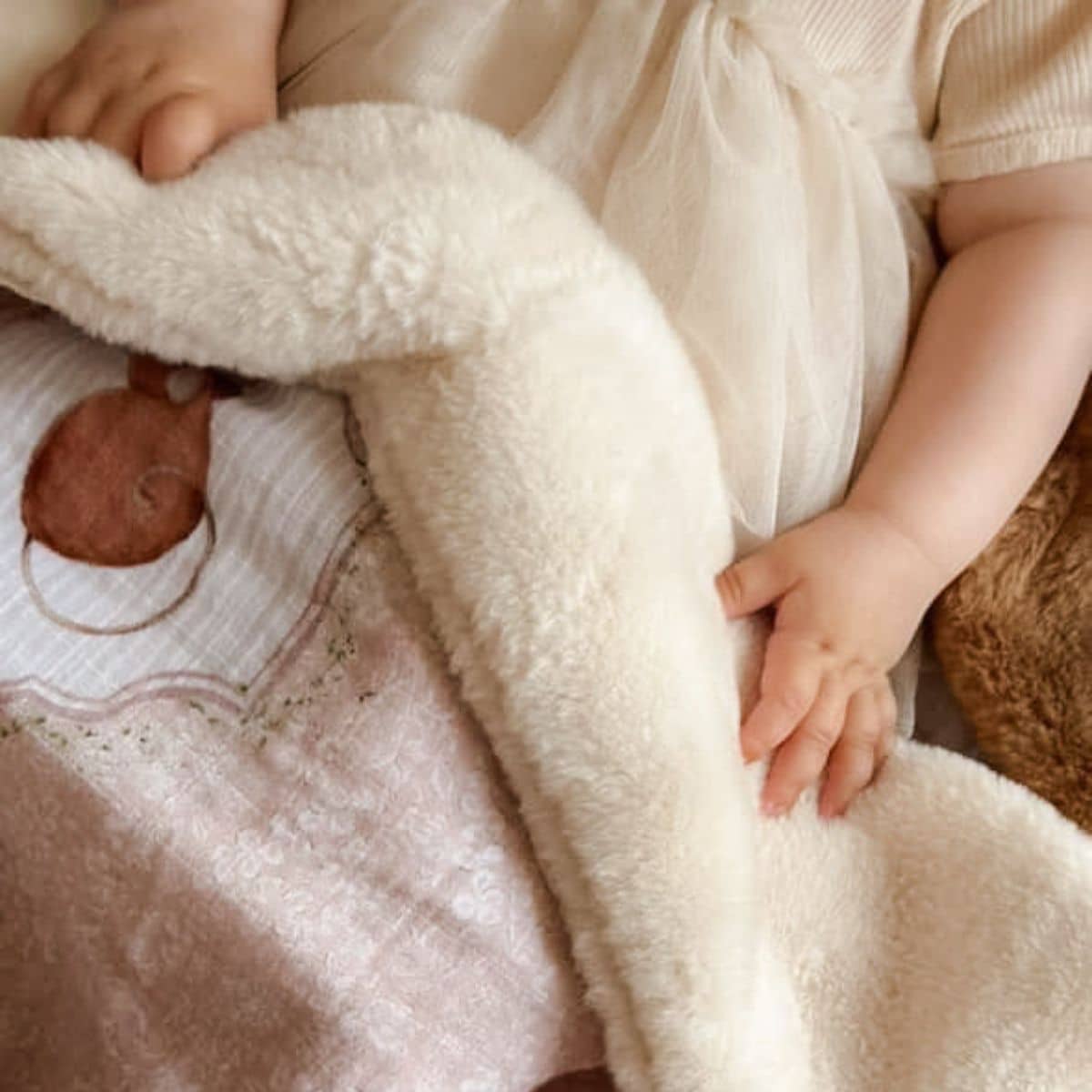Pop Ya Tot Fur Lined Cot Blanket - Sweet Squeak - Image 4