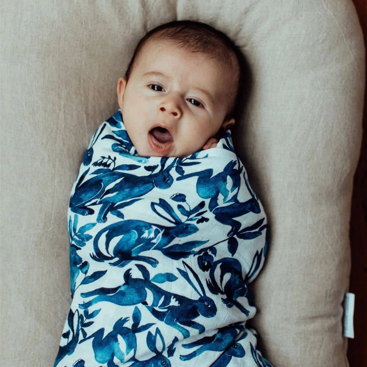 Snug as a Bub + Co Organic Cotton Muslin Swaddle - Bleu - Image 2