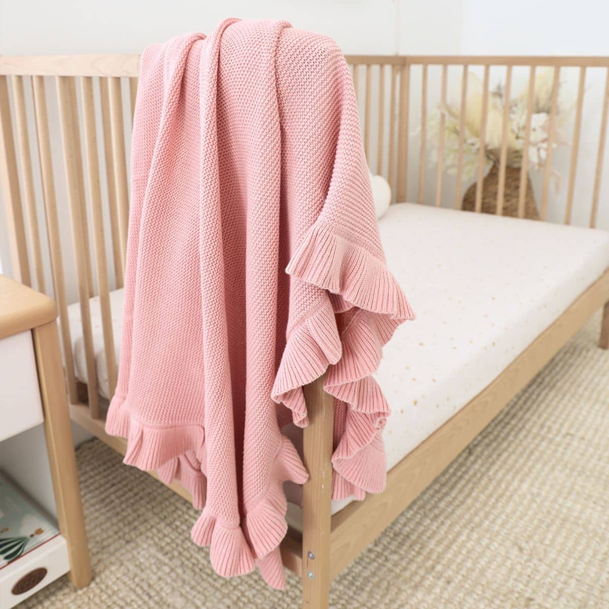 Snuggle Hunny Ruffle Knit Baby Blanket - Rosa - Image 2