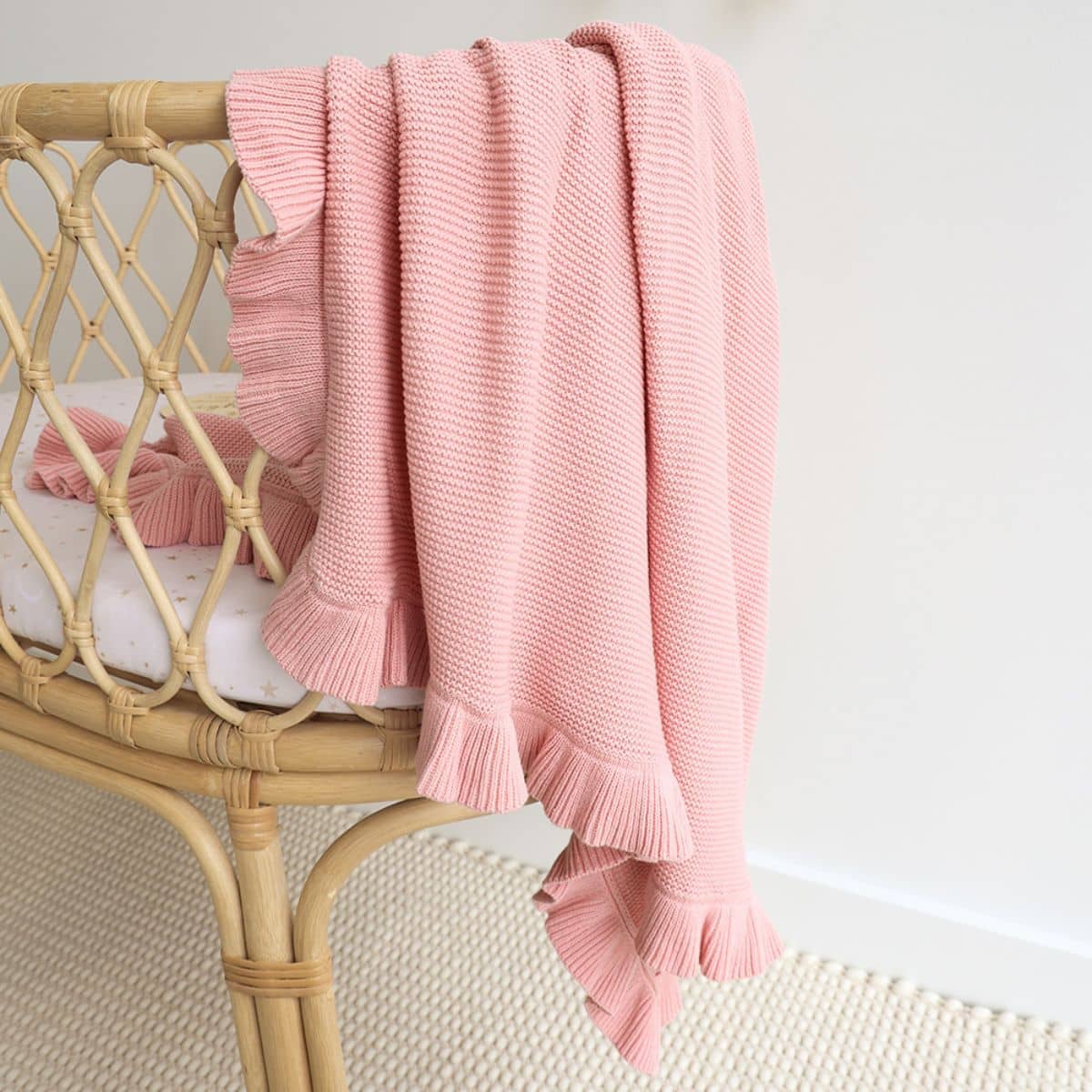 Snuggle Hunny Ruffle Knit Baby Blanket - Rosa - Image 4
