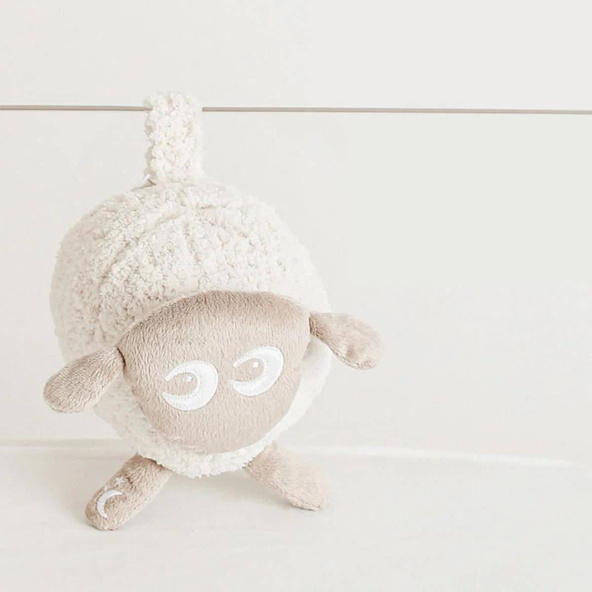 Sweet Dreamers Ewan the Sheep - Deluxe Baby Sleep Aid - Beige - Image 6