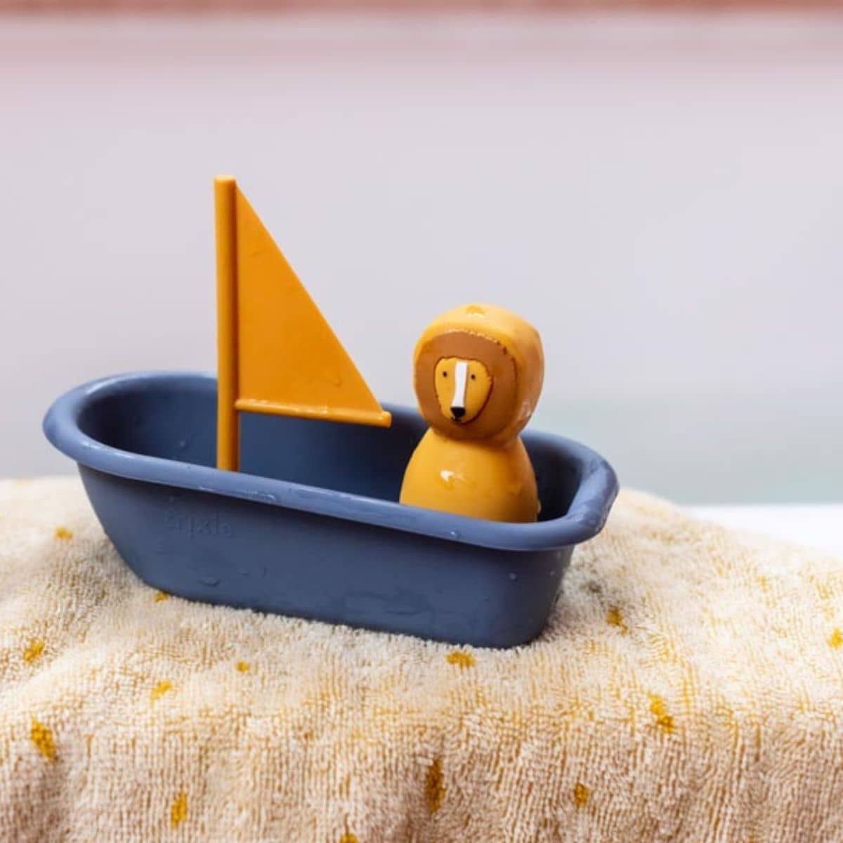 Trixie Bath Toy Sailboat - Mr. Lion - Image 2