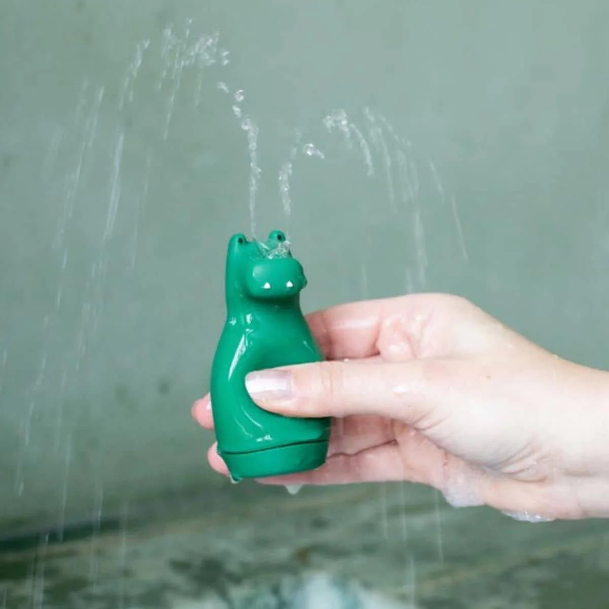 Trixie Bath Toy Squeezy Animals - Mrs. Elephant and Mr Crocodile - Image 5