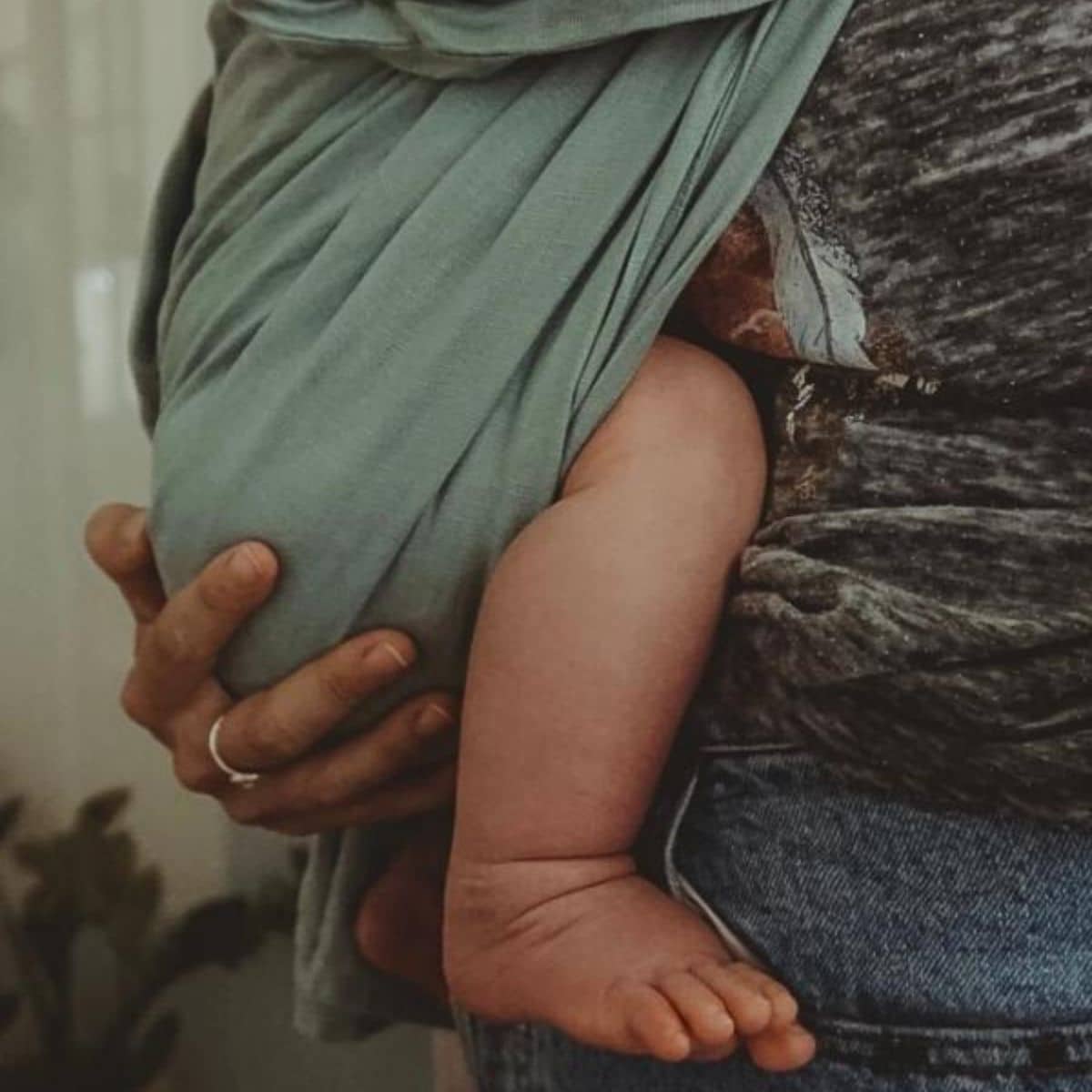Vixsa Linen Ring Sling - Sage - Image 5