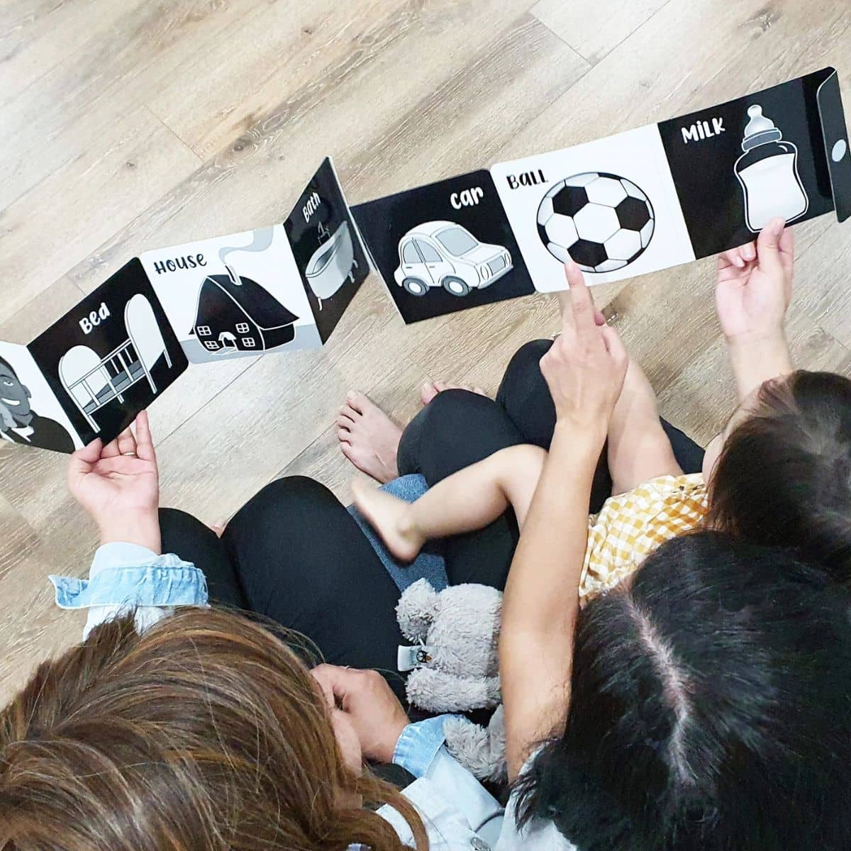 Young Wonderer Black and White Baby Book - Welcome to the World - Image 6